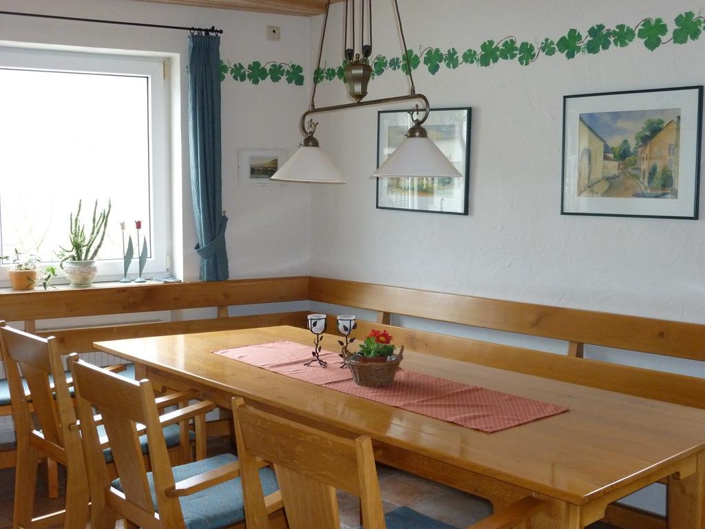 Weingut-Brennerei-Gaestehaus Emil Dauns Reil Room photo
